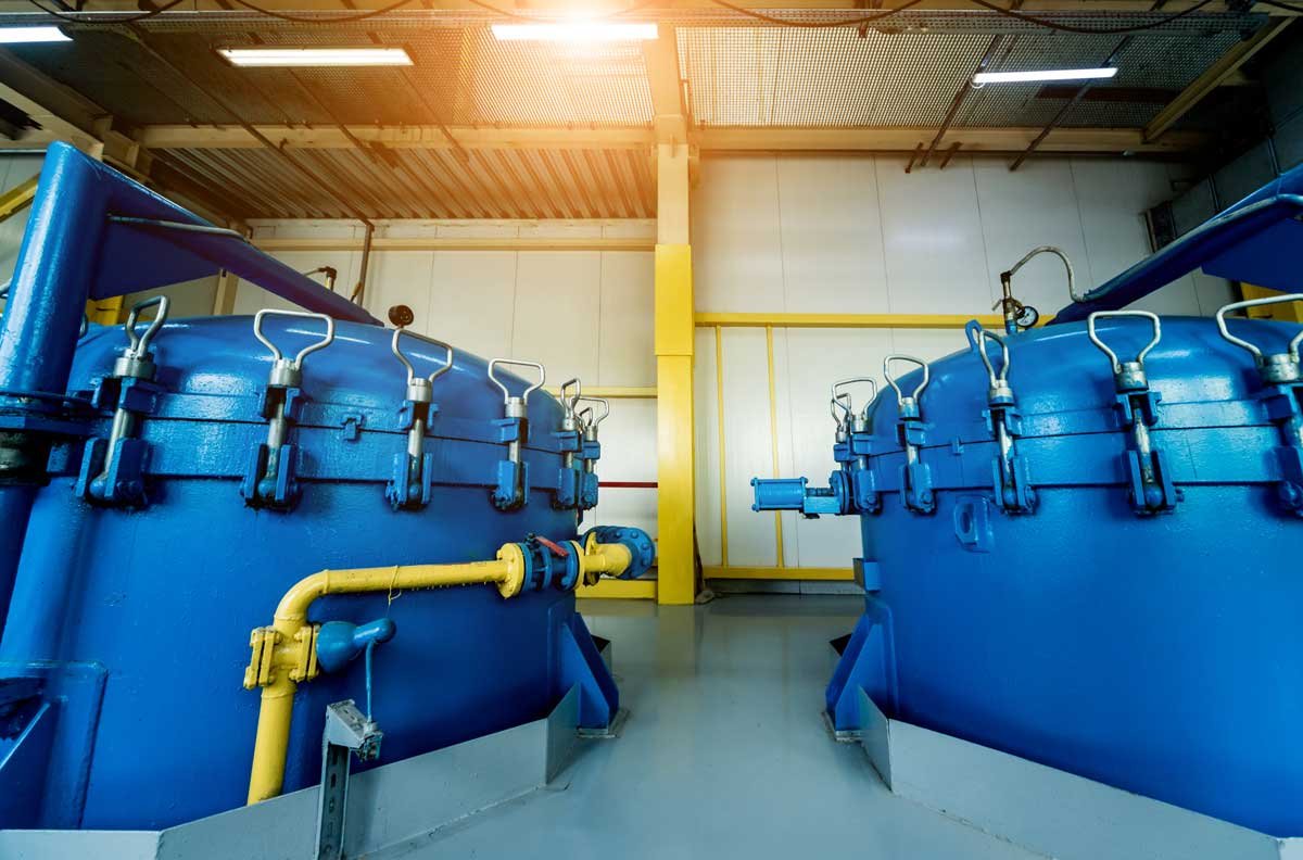 interior-modern-natural-oil-factory-piping-pumps-motors
